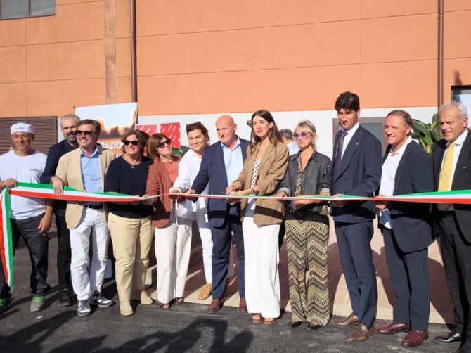 molini-popolari-riuniti-inaugura-molino-san-matteo-a-castelfiorentinofi-%e2%80%a2-taglio-del-nastro-matteo-baldelli-e-simona-meloni